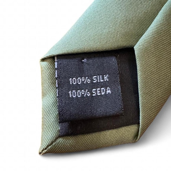 100% silk Duck Hunting Themed Tie - Picture 4 of 4